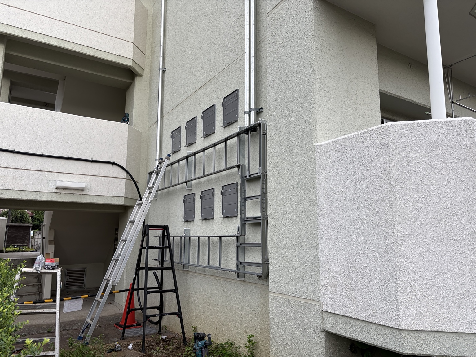外部ケーブルラック・配線工事